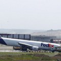 Drama na aerodromu u Turskoj: Avion morao hitno da sleti, nos letelice klizio po pisti, sevale varnice