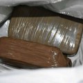 Kod somborca pronađena skoro kila heroina Policija u automobilu pronašla dva paketa