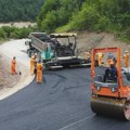 Tražili put, pa kad su ga dobili tužili opštinu: Čajetina započela uklanjanje asfaltne podloge