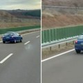 Strašan snimak sa auto-puta u Srbiji! Ovo izaziva smrtne nesreće, išao unazad, pa stao u levoj traci (Video)