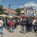 Kraj blokade nije kraj borbe: Učenici Prve kragujevačke gimnazije blokiraju raskrsnicu kod pozorišta