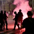 Treće osnovno javno tužilaštvo: Četvorica policajaca povređena u Džona Kenedija, traga se za napadačima