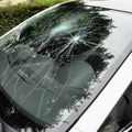 Autom uleteo u cvećaru: Saobraćajka na Severnom bulevaru, izlog potpuno polupan