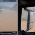 Autoput u pravcu ka Zagrebu potopljen! Objavljen dramatičan snimak, saobraćajnica bila zatvorena! Haos u Hrvatskoj…
