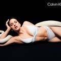 ROSALÍA je novo zaštitno lice Calvin Klein jesenje kolekcije