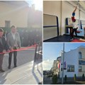 (Foto) U objektu starom vek i po u Futogu urađena nova mesna zajednica i sala za gimnastiku. Prvi čovek Grada Mićin najavio…