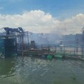 Vatrogasci uspeli da spreče dalje širenje vatre: Pogledajte snimke sa lica mesta, gorelo šest splavova FOTO