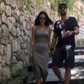 Упознали се на снимању серије, венчали у Лос Анђелесу и имају два сина Глумац је од колегинице старији 10 година, живе…