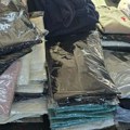 Zaplena na Sremskoj Rači: Uhapšen državljanin BiH sa švercovanom lažnom garderobom i parfemima