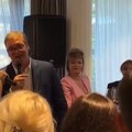 (Video) "A sad adio..." Emotivno na oproštajnom koktelu u Predsedništvu: Vučić zapevao čuveni hit, a onda cela sala krenula za…