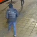 Ako vidite ovog čoveka momentalno zovite policiju Kamere snimile lopova (video)