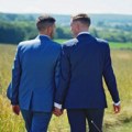 Četiri od pet pripadnika LGBTIQ zajednice u Srbiji izbegava da se drži za ruke sa svojim partnerom