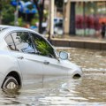 Spasilac savetuje: Šta da uradite ako se automobilom zateknete u poplavljenoj ulici