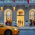 Đavo nosi… Versace! Prada Grupa na korak od preuzimanja tog brenda za 1,6 milijardi dolara