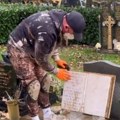 Čisti grobove u slobodno vreme i zarađuje veliki novac: "Tako sam kupio svoju prvu kuću"