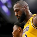 LeBron nikada nije propustio plej-of meč, pa neće ni sada…