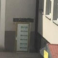 Najpre bespravno zazidali protivpožarni izlaz a sad vikendom burgijaju u Gimnaziji u Leskovcu