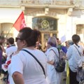 Protest protiv ukidanja tramvaja "dvojke" u Beogradu: Građani blokirali Parisku za automobilski saobraćaj
