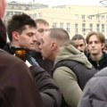 Priveden student sa jedne od ikoničnih fotografija protesta