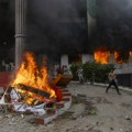 Haos u Nepalu: Demonstranti pale vladine zgrade i kuće zvaničnika, premijer podneo ostavku