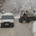 AMSS: Sneg izazvao odrone i oborio stabla, vozači da budu oprezni