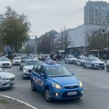 Таксисти блокирали центар Новог Сада након погибије колеге: „Подржимо наше таксисте“