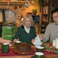 Краљица Камила посетила сет драме "Ривали" по роману пријатељице Џили Купер