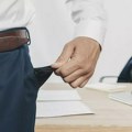Od 1. februara VEĆE NAKNADE ZA NEZAPOSLENE i to za neverovatnih 582 dinara – kafa, hleb i iluzija sigurnosti Veće naknade za…