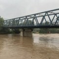Pojačan vodostaj reka u okolini Čačka, na pojedinim mestima došlo do izlivanja