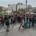 FOTO i VIDEO: Protest ispred Skupštine grada zbog oduzimanja dve prostorije Akademiji umetnosti, manji incident u sali