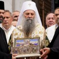 Časni pojas Presvete Bogorodice napustio Hram Svetog Save uz "Bože pravde", veliki broj građana prisustvuje ispraćaju