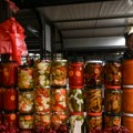 Domaći ajvar ili kupljeni? Stavili smo sve na papir: Koliko košta da je napravimo sami, a koliko da kupimo gotovu? Računica
