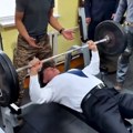 Ovo je najjači predsednik na svetu: Pogledajte kako lider Mongoloje (58) kao od šale diže iz benča teg od 100 kg čak 20 puta…