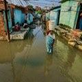 Poplave odnele preko 60 života: Oštećeno više od 1.000 kuća, jake padavine napravile pravu katastrofu (foto/video)