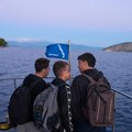 Grčka stari, preostala deca s ostrva putuju brodićima u škole na kopnu
