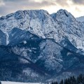 "Ako kmečite, sačekajte me": Majka ostavila decu samu na planini jer su je usporavala, užas u Poljskoj