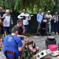 ZAVRŠENI DANI KAMENjARA: Uz tamburaše i riblju čorbu na Dunavu uživalo i staro i mlado (FOTO/VIDEO)