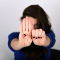 Novinarke protiv nasilja: „Alo“ saučestvuje u osvetničkoj pornografiji i ponižava neimenovanu ženu
