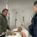 Gašić obišao povređenog policajca, a on dobio udarac pendrekom u glavu od kolege