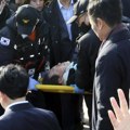 Vođa južnokorejske opozicije povređen ubodima nožem u vrat