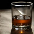 Aperitivne i digestivne tradicije: Kako pravilno uživati u piću pre i posle jela