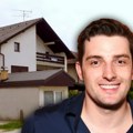 (Video): Popularni pevač Mirza Selimović rodom je iz Srebrenika, a ovo je kuća u kojoj je proveo najbezbrižniji deo života