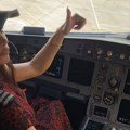 (Foto) Nikolina Pišek vozi helikopter: Voditeljka objavila fotografiju iz vazduha:"Vežite svoje pojaseve, sve je moguće"