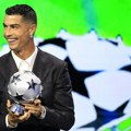 Kristijano Ronaldo ponovo zaludeo žene: Skinuo se na -8 i pokazao izvajano telo! Komentari pljušte! (foto)