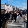 Studenti blokiraju raskrsnicu kod Promenade: „Indeksi jači od njihovih članskih karata“ (VIDEO)