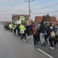 Niški studenti trenutno u Drenovcu: Neki od studenata imaju ozbiljne žuljeve, pomažu lekari iz mesta gde prolaze