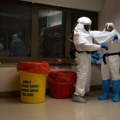 Uzbuna u Češkoj: Zbog sumnje na ebolu, Amerikanac smešten u hermetički zatvorenu izolaciju