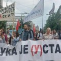 Delegacija univerzitetskih profesora predala peticiju za raspisivanje izbora; U toku protest ispred Vlade
