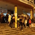 Maskirani civili deblokirali novopazarski univerzitet, policija ih štiti