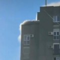 Gori stan u Ustaničkoj: Gusti dim kulja iz prozora na sve strane (video)